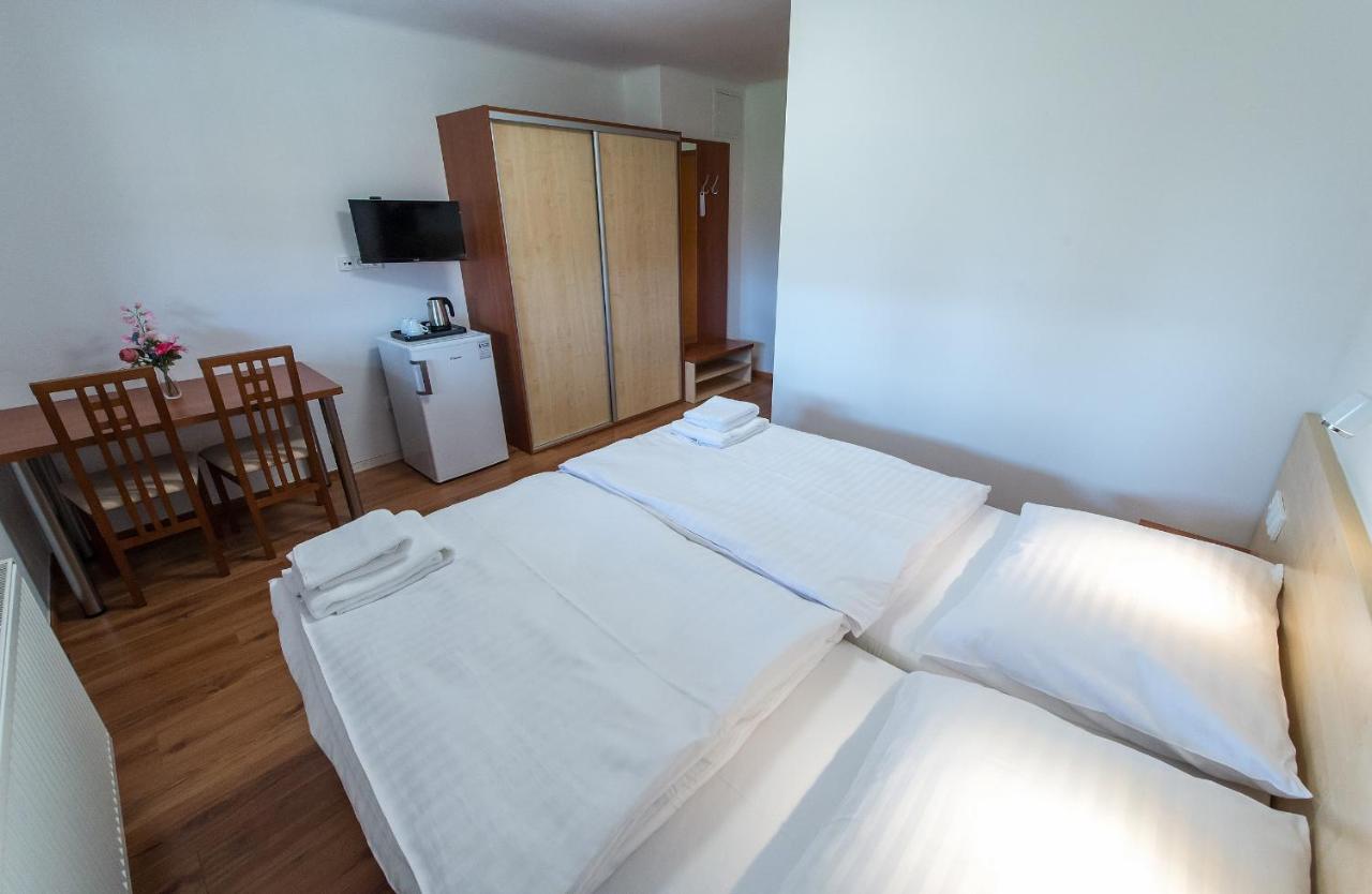 Penzion Leknín Třeboň Esterno foto