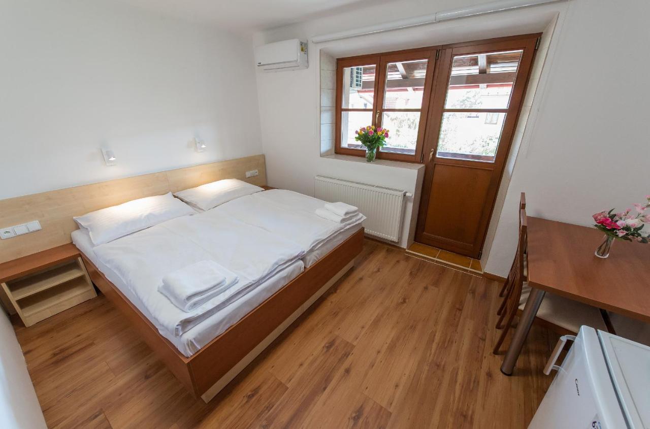 Penzion Leknín Třeboň Esterno foto