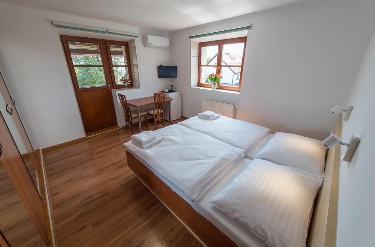 Penzion Leknín Třeboň Esterno foto